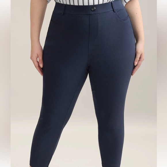 BloomChic Plus Size 3XL Buttoned Waist Solid Cropped Pants us22-24 - Picture 1 of 4